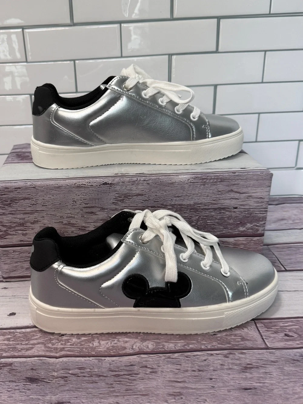 Limited edition Disney Mickey Mouse Big Kid  Character Sneakers size 4